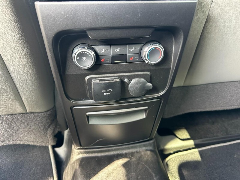 Ford Flex Vehicle Full-screen Gallery Image 11