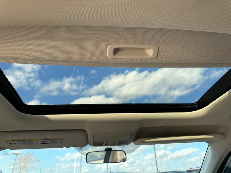 Honda CR-V Vehicle Full-screen Gallery Image 11