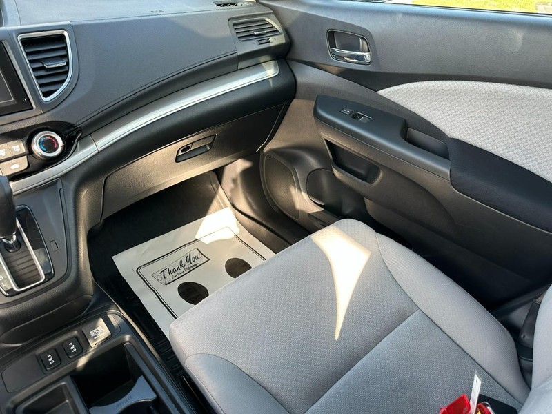 Honda CR-V Vehicle Full-screen Gallery Image 17