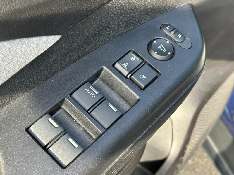 Honda CR-V Vehicle Full-screen Gallery Image 18