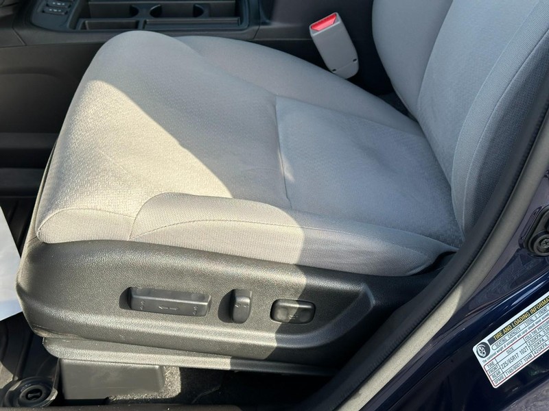 Honda CR-V Vehicle Full-screen Gallery Image 19