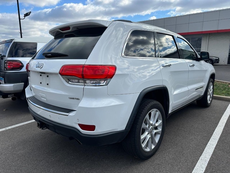 Jeep Grand Cherokee Vehicle Full-screen Gallery Image 02