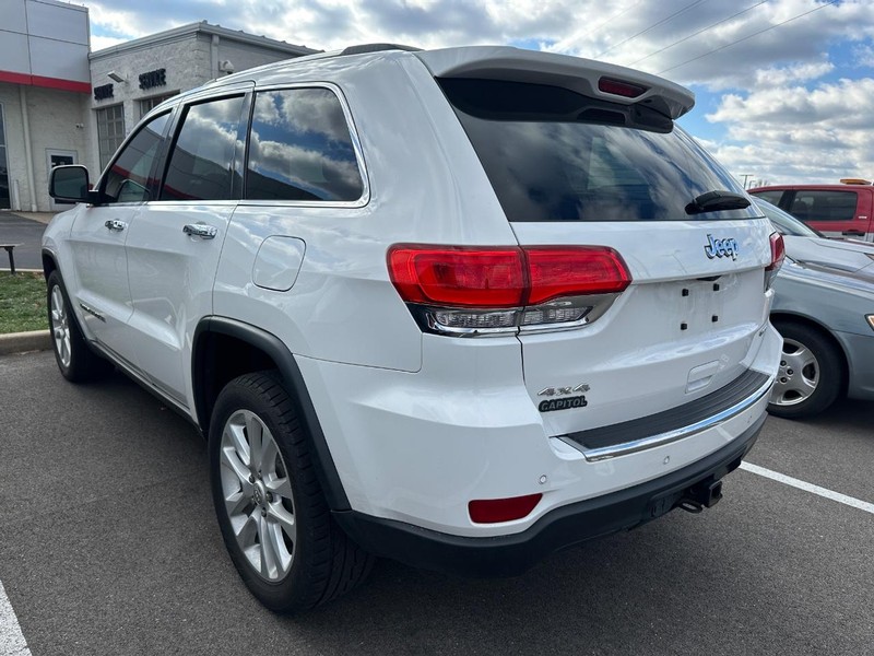 Jeep Grand Cherokee Vehicle Full-screen Gallery Image 03