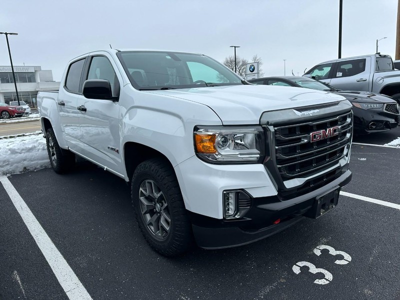 GMC Canyon Vehicle Full-screen Gallery Image 02