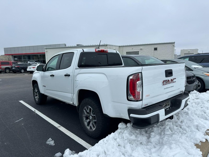GMC Canyon Vehicle Full-screen Gallery Image 03
