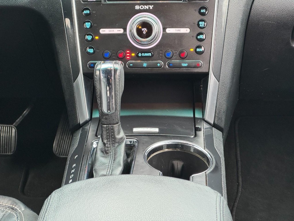 Ford Explorer Vehicle Full-screen Gallery Image 14