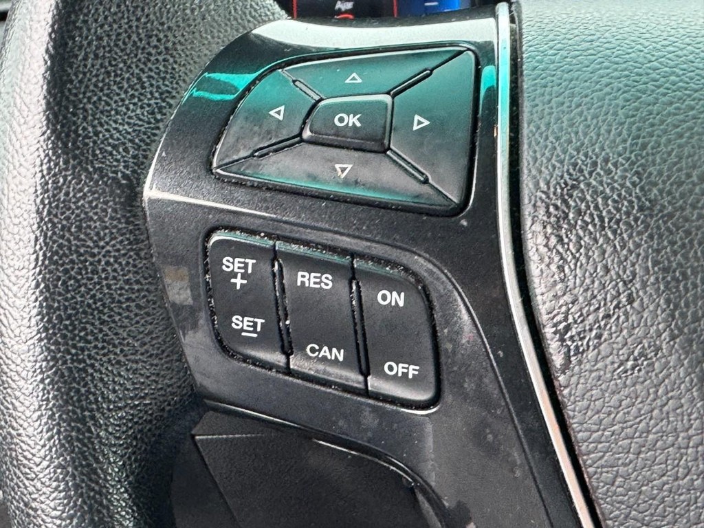 Ford Explorer Vehicle Full-screen Gallery Image 18