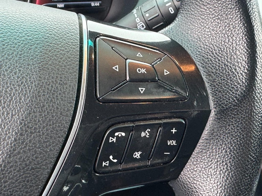 Ford Explorer Vehicle Full-screen Gallery Image 19