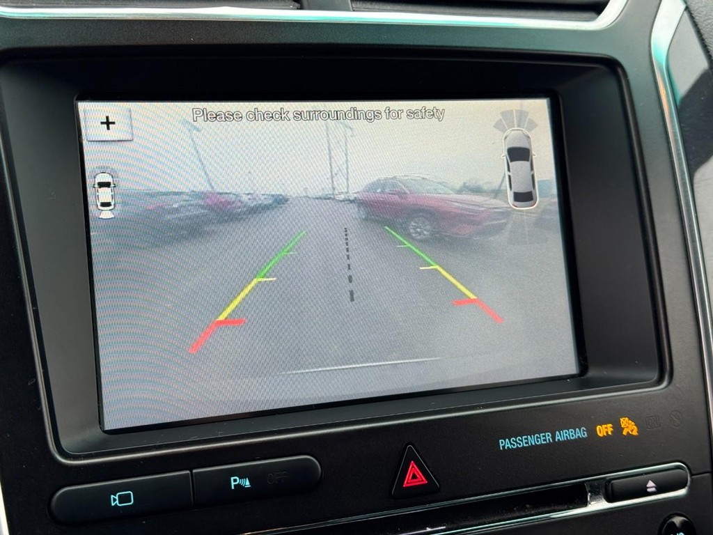 Ford Explorer Vehicle Full-screen Gallery Image 22