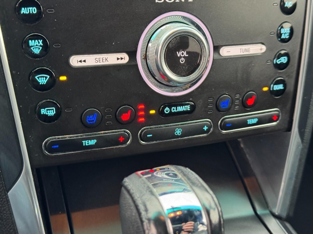 Ford Explorer Vehicle Full-screen Gallery Image 24