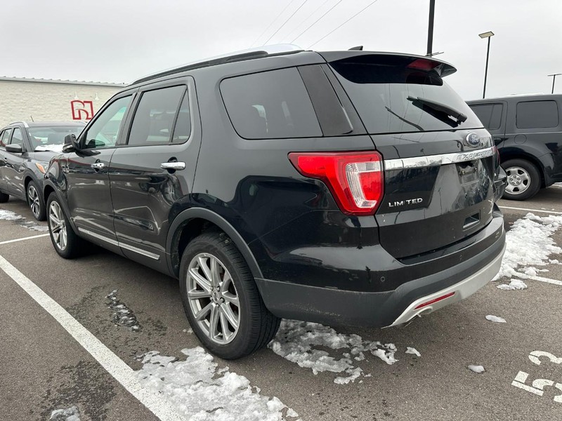 Ford Explorer Vehicle Full-screen Gallery Image 04