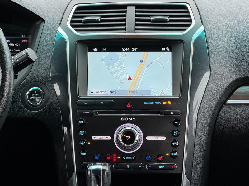 Ford Explorer Vehicle Full-screen Gallery Image 13