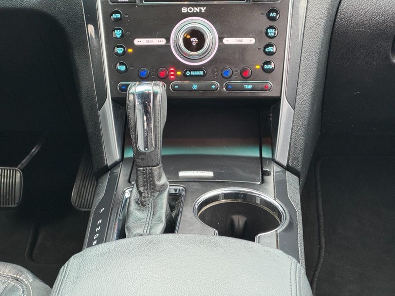 Ford Explorer Vehicle Full-screen Gallery Image 14