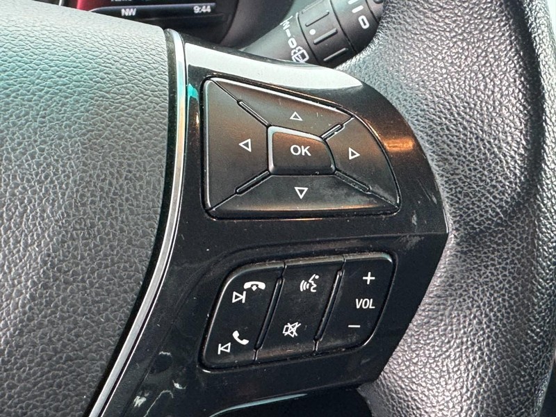 Ford Explorer Vehicle Full-screen Gallery Image 19