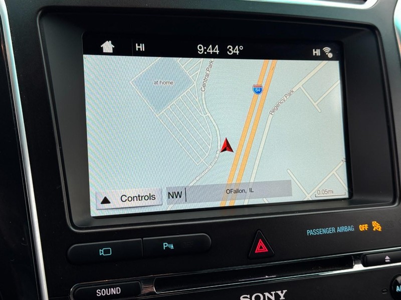 Ford Explorer Vehicle Full-screen Gallery Image 21