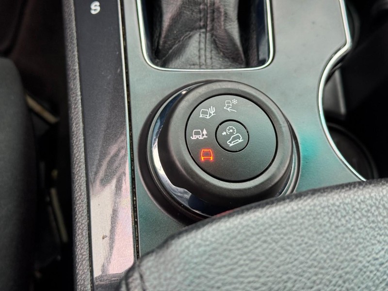 Ford Explorer Vehicle Full-screen Gallery Image 23