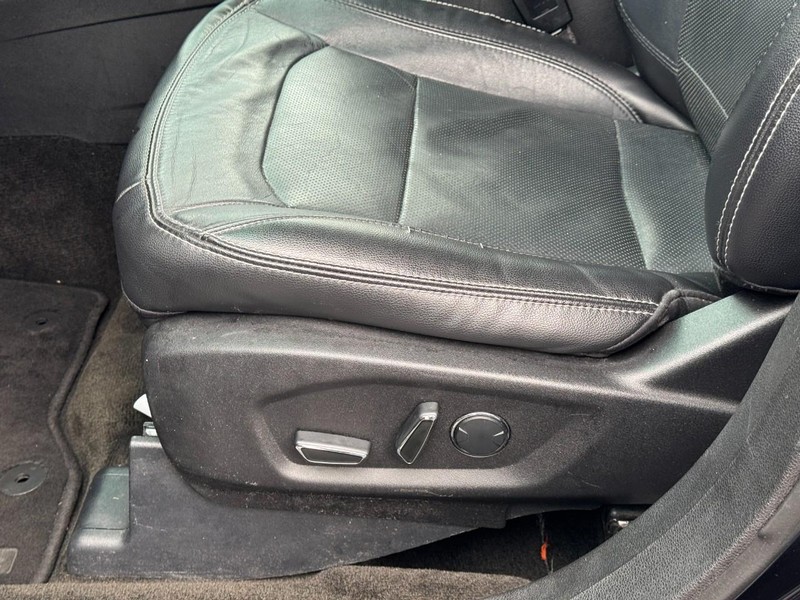 Ford Explorer Vehicle Full-screen Gallery Image 26