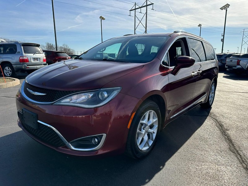 Chrysler Pacifica Vehicle Full-screen Gallery Image 08