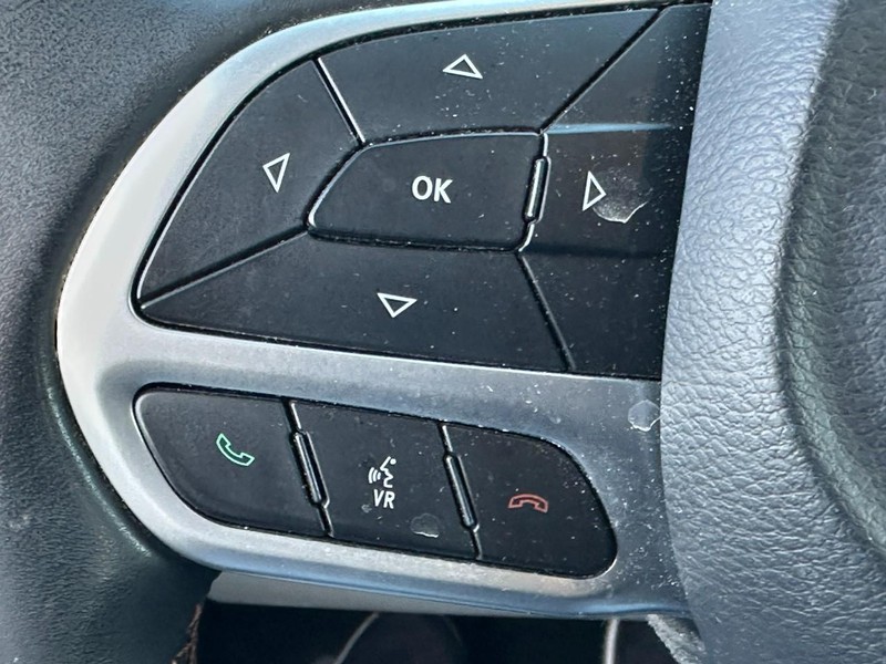 Chrysler Pacifica Vehicle Full-screen Gallery Image 19