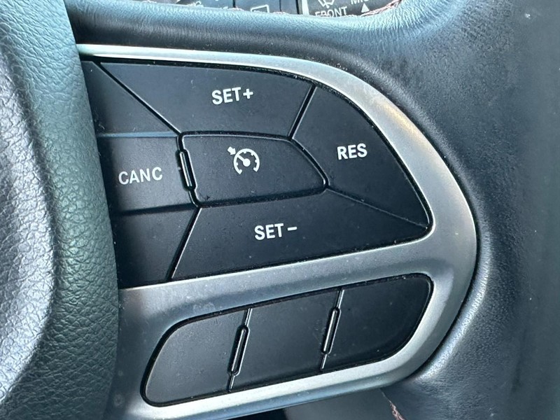 Chrysler Pacifica Vehicle Full-screen Gallery Image 20