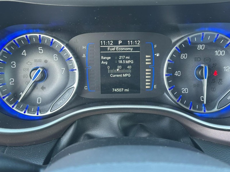 Chrysler Pacifica Vehicle Full-screen Gallery Image 21