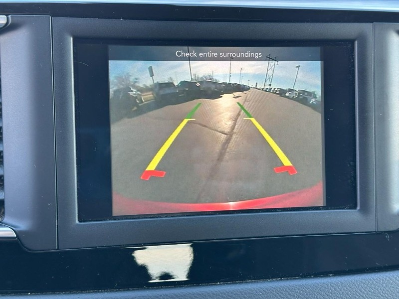 Chrysler Pacifica Vehicle Full-screen Gallery Image 22