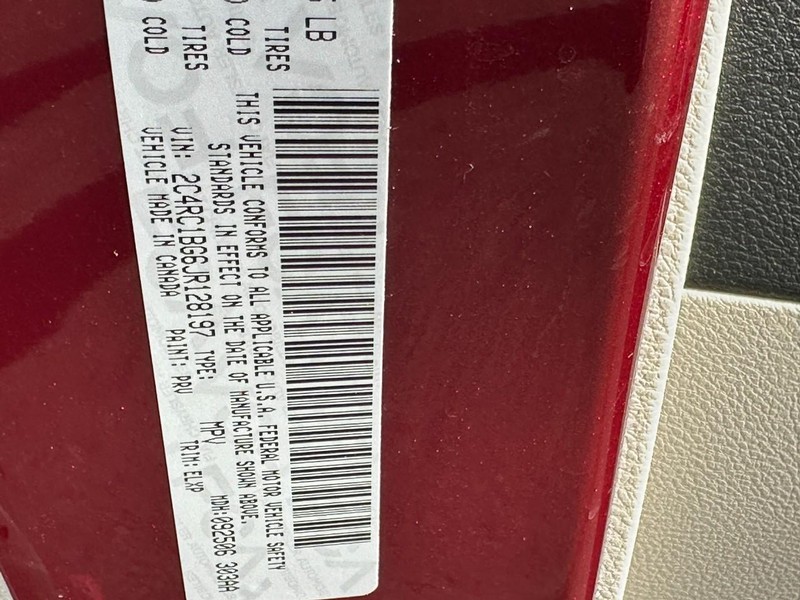 Chrysler Pacifica Vehicle Full-screen Gallery Image 23