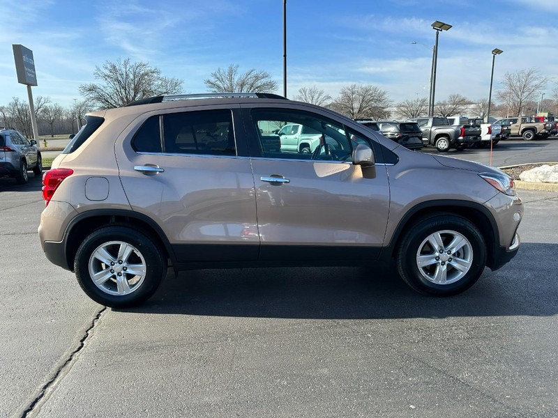 Chevrolet Trax Vehicle Full-screen Gallery Image 02