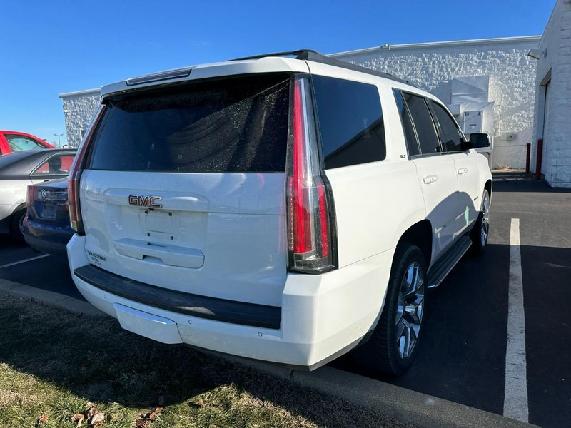 GMC Yukon Vehicle Full-screen Gallery Image 03