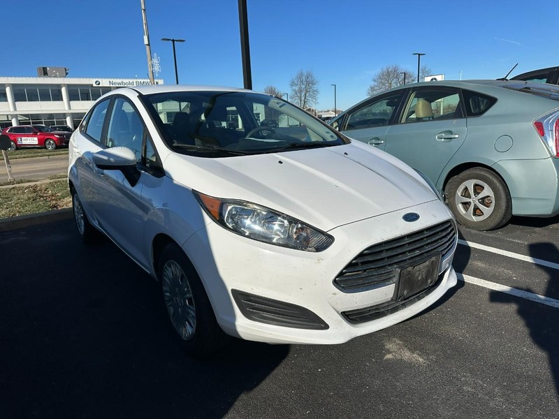 Ford Fiesta Vehicle Full-screen Gallery Image 02