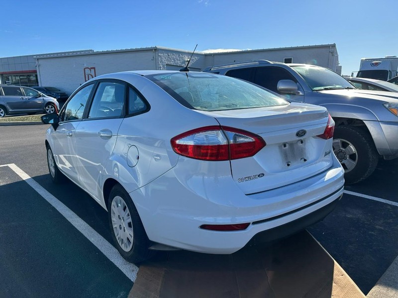 Ford Fiesta Vehicle Full-screen Gallery Image 04