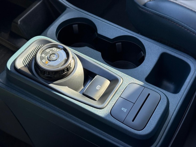 Ford Maverick Vehicle Full-screen Gallery Image 20