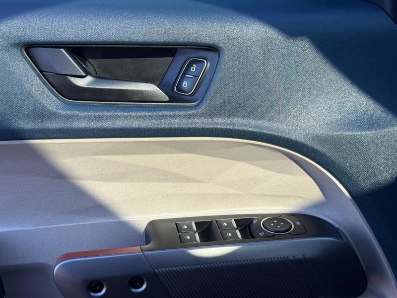 Ford Maverick Vehicle Full-screen Gallery Image 24