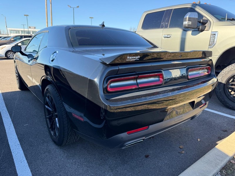 Dodge Challenger Vehicle Full-screen Gallery Image 03