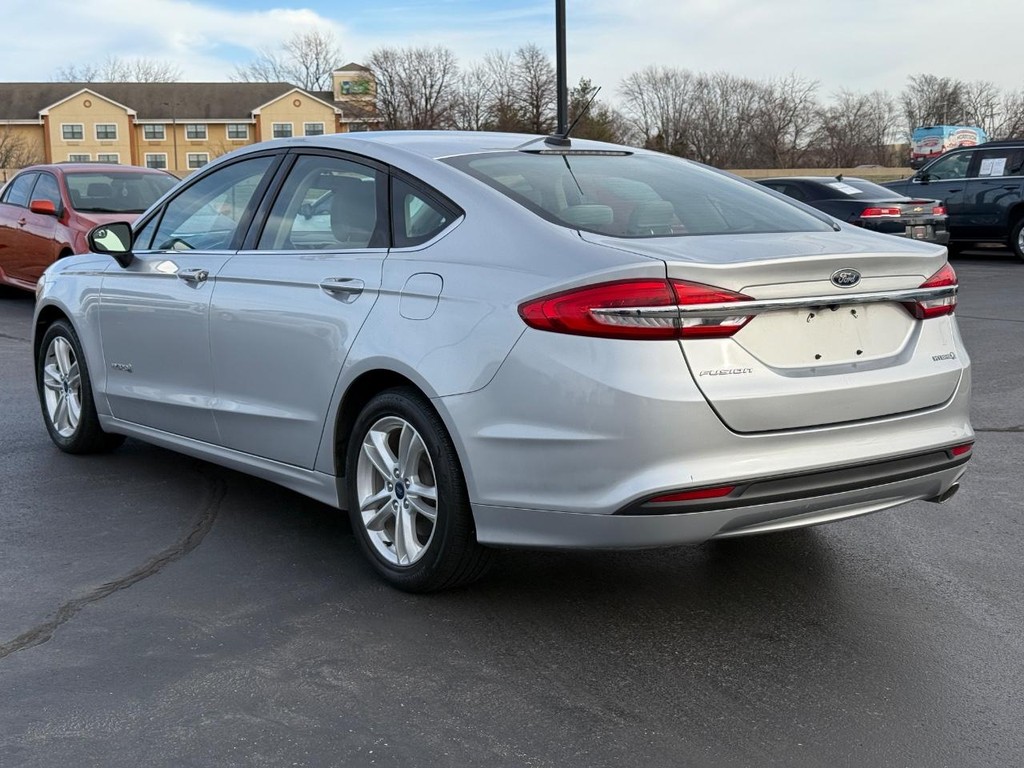 Ford Fusion Hybrid Vehicle Full-screen Gallery Image 05