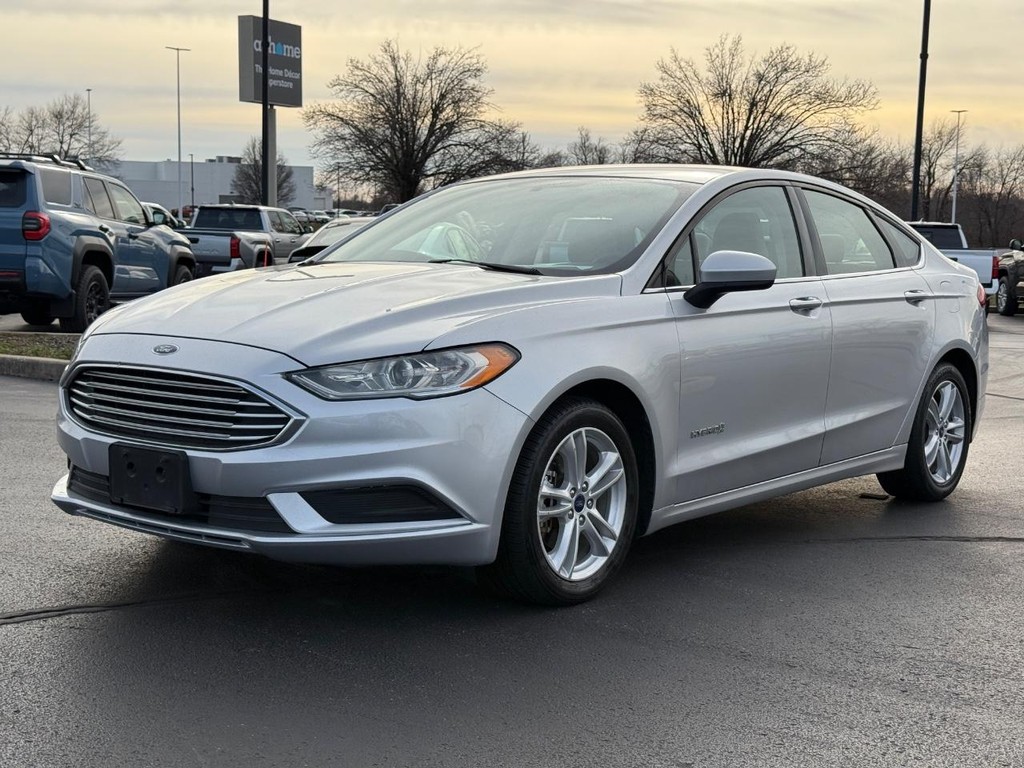 Ford Fusion Hybrid Vehicle Full-screen Gallery Image 08