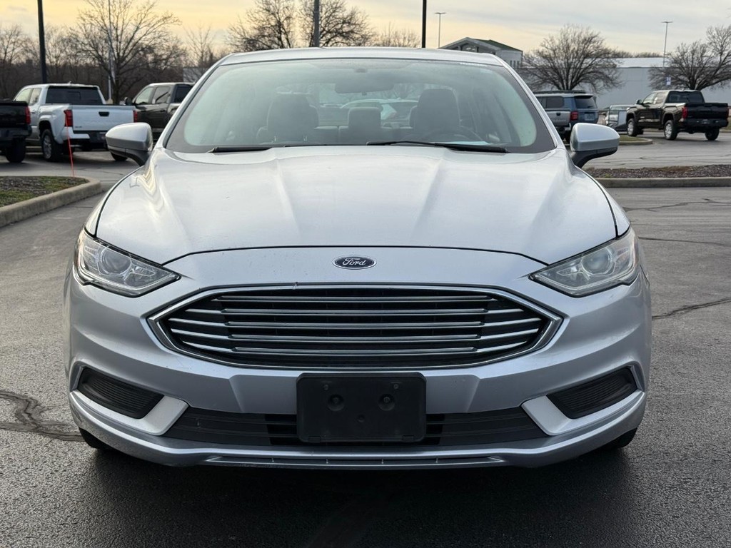 Ford Fusion Hybrid Vehicle Full-screen Gallery Image 09