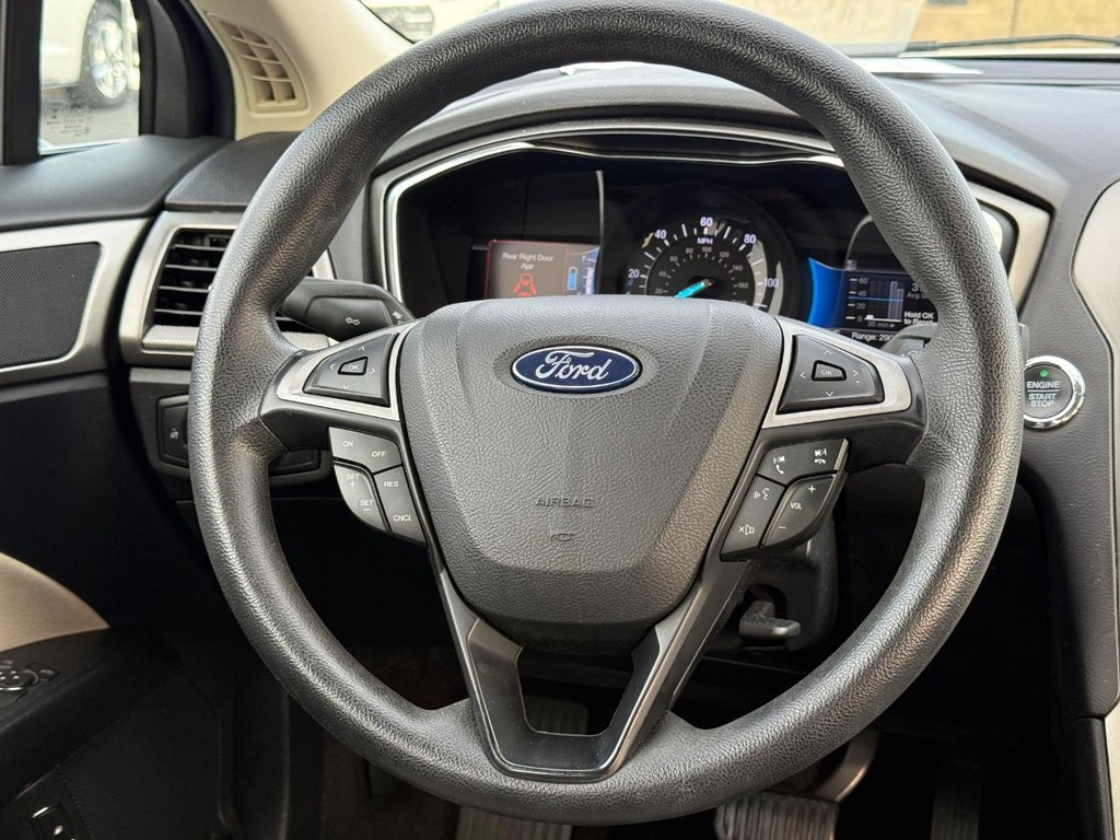 Ford Fusion Hybrid Vehicle Full-screen Gallery Image 12