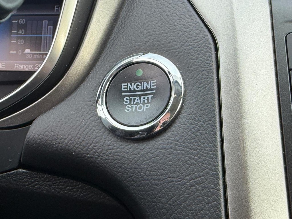 Ford Fusion Hybrid Vehicle Full-screen Gallery Image 15