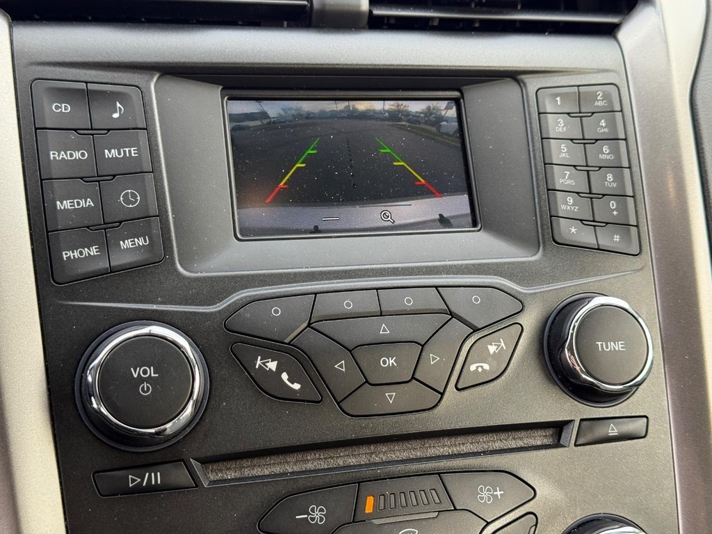 Ford Fusion Hybrid Vehicle Full-screen Gallery Image 17