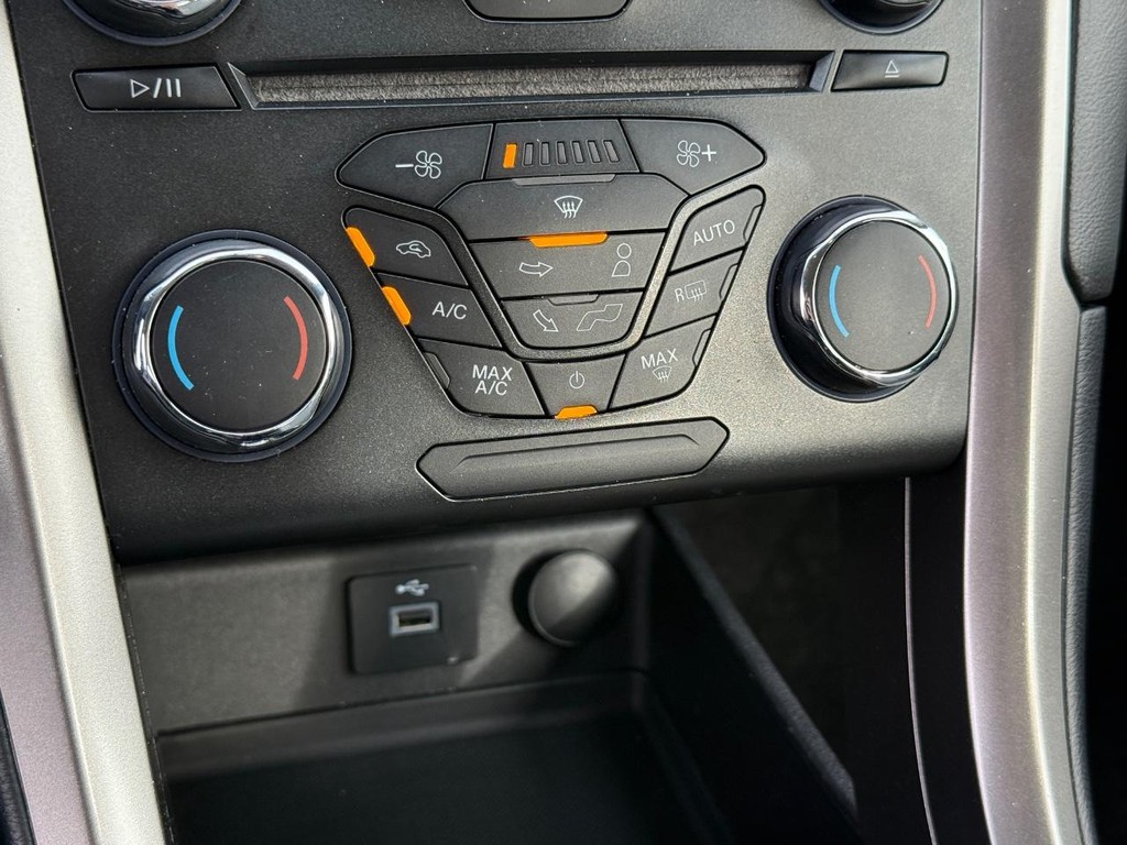 Ford Fusion Hybrid Vehicle Full-screen Gallery Image 18