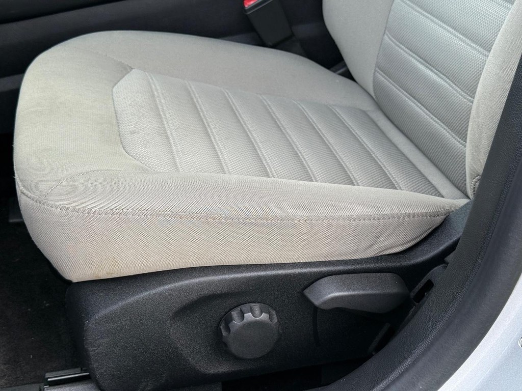 Ford Fusion Hybrid Vehicle Full-screen Gallery Image 23