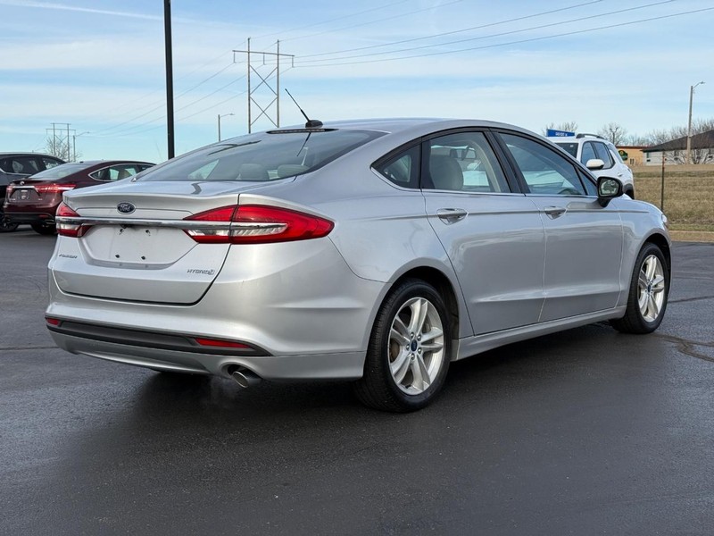 Ford Fusion Hybrid Vehicle Full-screen Gallery Image 03