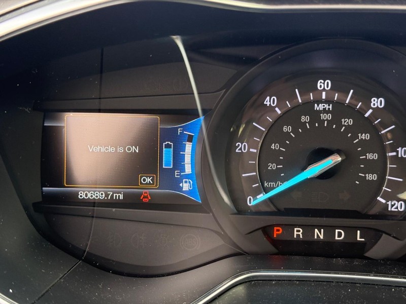 Ford Fusion Hybrid Vehicle Full-screen Gallery Image 21