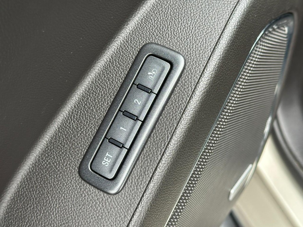 Chevrolet Tahoe Vehicle Full-screen Gallery Image 21