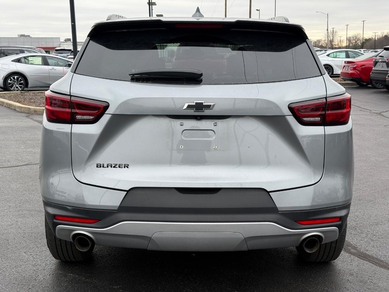 Chevrolet Blazer Vehicle Full-screen Gallery Image 04