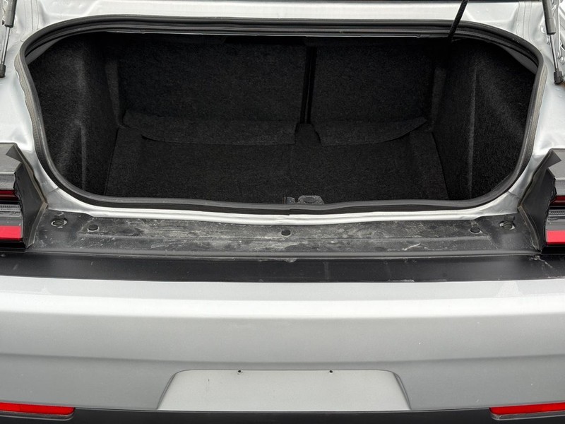 Dodge Challenger Vehicle Full-screen Gallery Image 06