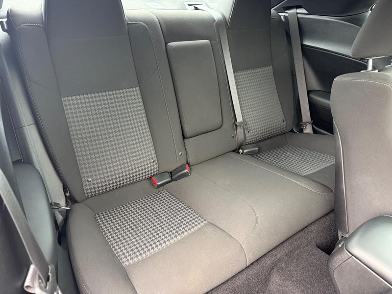 Dodge Challenger Vehicle Full-screen Gallery Image 10