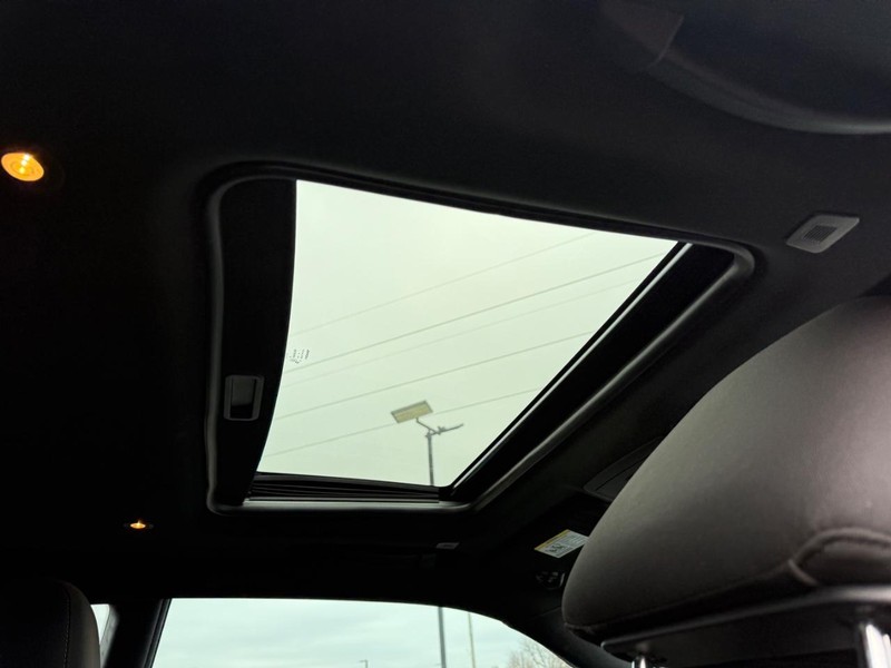 Dodge Challenger Vehicle Full-screen Gallery Image 11