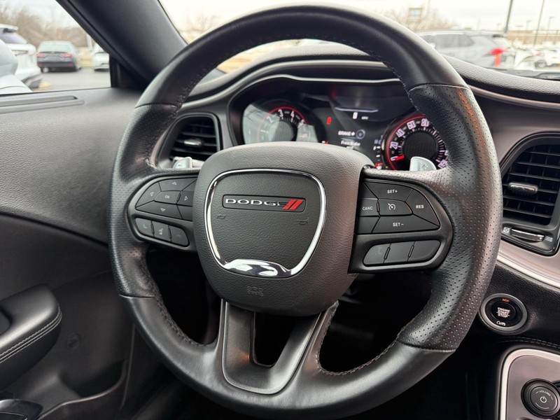 Dodge Challenger Vehicle Full-screen Gallery Image 13